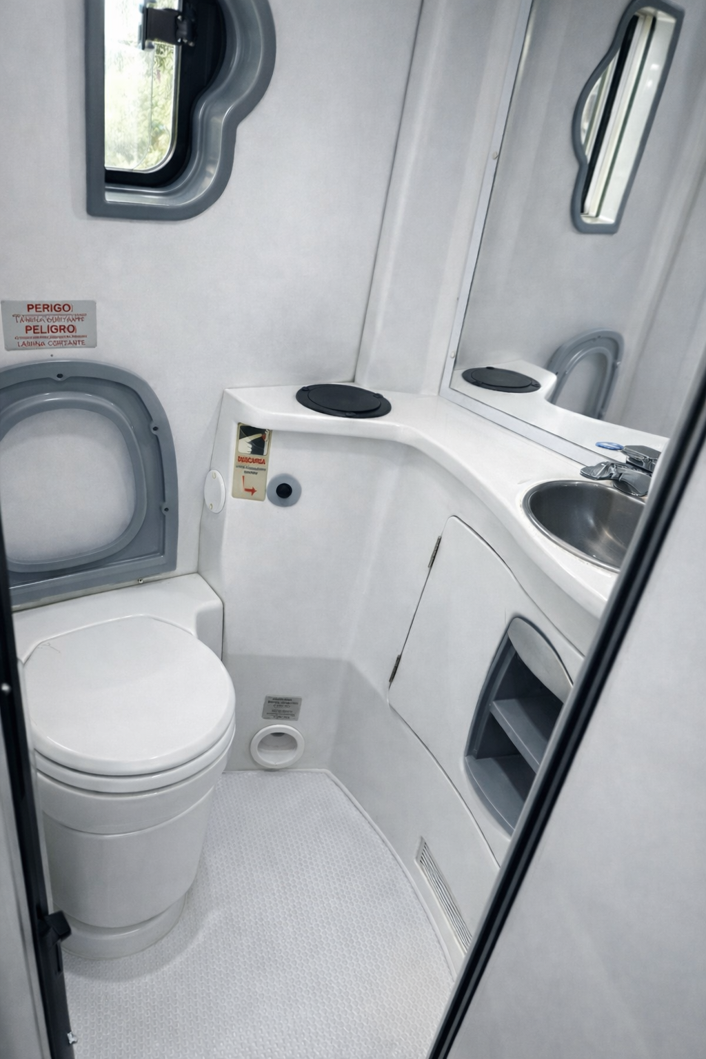 Banheiro ônibus executivo